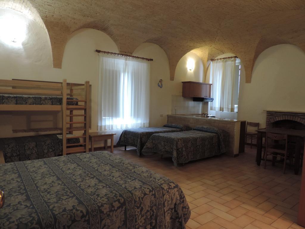 Casa Religiosa Di Ospitalita San Ponziano Bed & Breakfast Сполето Стая снимка
